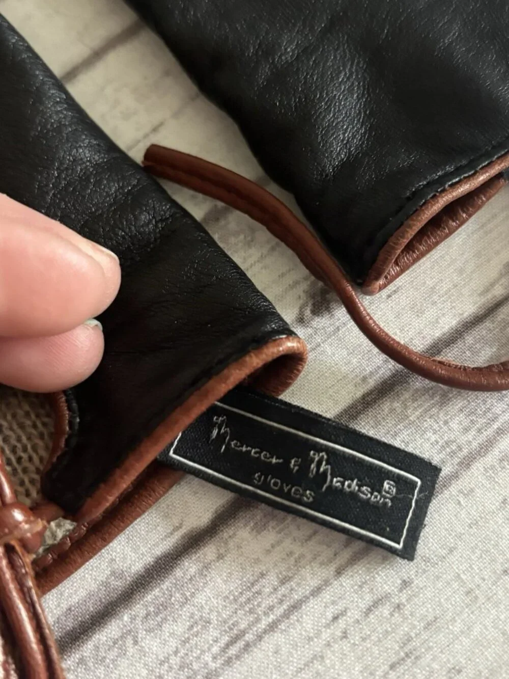 Mercer & Madison Soft Black Leather Cashmere Lined Gloves Short Tie Bow Large